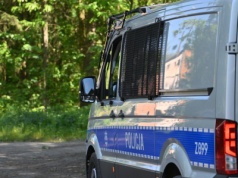 Alarm w Poznaniu, zjechały się radiowozy. Policja szuka mężczyzny z nożem