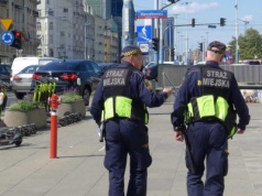 Zaparkował na chodniku skuter, bo musiał szybko dostarczyć pizzę. Po reakcji straży miejskiej, 