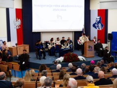 Uniwersytet Radomski zainaugurował rok akademicki. Doktor Honoris Causa dla prof. Mariana Goryni