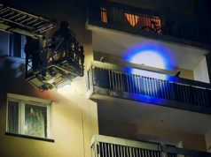 Dramatyczna akcja na Bacewicz. Strażacy weszli przez balkon do mieszkania na szóstym piętrze.