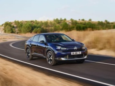 Nowy Citroën C4 X. Ile kosztuje najtańsza hybryda w aktualnym cenniku?