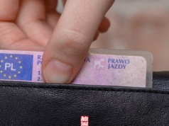 Sprawdź awers swojego prawa jazdy. Część kierowców musi wymienić dokumenty