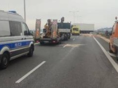 Autostradowa Obwodnica Wrocławia zablokowana! Ciężarówka stanęła w poprzek drogi