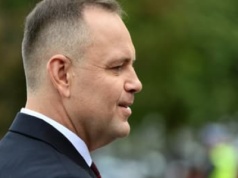 Snus i woreczki nikotynowe. Czy to narkotyki?