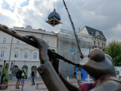 Jak klejnot w koronie. Hełm wrócił na dach przepięknej kamienicy