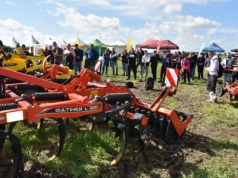 Maszyny do poplonów na Jesiennych Manewrach. Rolnicy zobaczyli nowości
