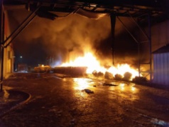 Pożar trzech budynków w Inowrocławiu. Ponad stu strażaków w akcji