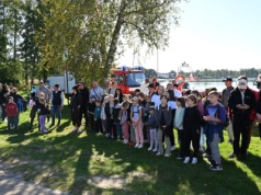 Jak co roku nad Jeziorem Białym po turystach zostały sterty śmieci. Okolica została już posprzątana (zdjęcia)