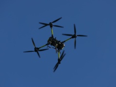 Alarm na lotnisku w Pradze. Służby otrzymały zgłoszenie o zbliżającym się roju dronów