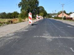 W przyszłym sezonie nad Jezioro Piaseczno dojedziemy po równej nawierzchni. Ruszył remont drogi (zdjęcia)