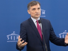 Polacy nie wierzą w nielegalną komisję ds. Pegasusa