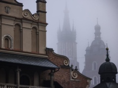 Tąpniecie w liczbie rezerwacji. Polskie miasta tracą na rzecz innych kierunków wypoczynku