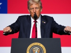 Słynna historyczka opuściła USA. 