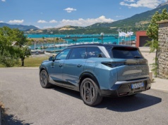 Nowy Peugeot 5008 ze złotem w Irlandii! Najlepszy samochód rodzinny 2025 roku