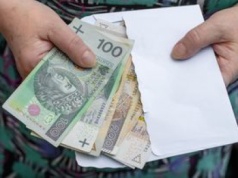 Zmiany w wypłatach emerytur w październiku. Pieniądze będą wcześniej