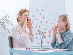 Pracujesz z dziećmi i chcesz pomóc tym, które mają trudności z komunikacją? Poznaj te studia podyplomowe!