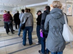 Polacy szturmują urzędy. 500 zł kary dziennie za spóźniony wniosek