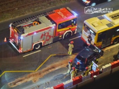 Uderzył w autobus na Grójeckiej bez prawa jazdy i pod wpływem narkotyków