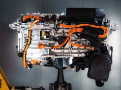 BMW idzie pod prąd. Ten samochód tankujesz jak benzynę, a jedziesz jak elektrykiem