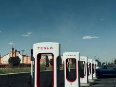 Tesla notuje rekordowe dostawy! Inwestorzy pełni obaw o przyszłość