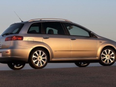 Potężne auto rodzinne w niskiej cenie. Fiat Croma może być twój za 3200 zł, tylko po co