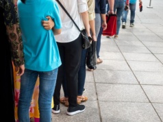Jeden dzień spóźnienia i 500 zł kary. Urzędy pękają w szwach, Polacy rzucili się z wnioskami