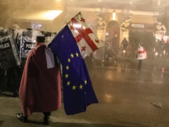 Gruzja: pro-unijna opozycja szturmuje pałac prezydencki. Policja użyła siły