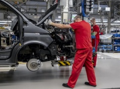 Ekspert: Przemysł motoryzacyjny ogranicza produkcję