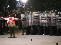 Protesty w Gruzji. Demonstranci próbowali wedrzeć się do Pałacu Prezydenckiego