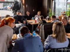Prezydent Nawrocki dotrzymuje słowa: Spotkanie przy kebabie z uczniami z Wolanowa!