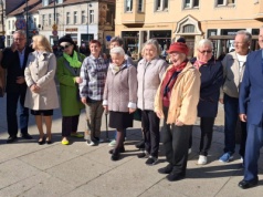 Seniorzy ostrzegają swoich rówieśników przed oszustami. Bydgoska policja przygotowuje spot