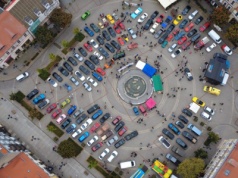 Wielki finał sezonu motoryzacyjnego na Rynku w Gnieźnie. Pasja połączona z pomocą
