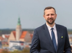 Prezydent Szewczyk obiecywał godne płace? Teraz urzędnicy mówią o upokorzeniu i braku dialogu