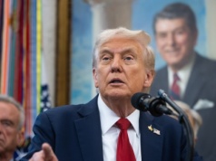 Dziennikarz dostał wiadomość SMS od Trumpa. 