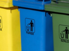 Tego papieru nie wrzucaj do niebieskiego kosza. Nawet 500 zł mandatu