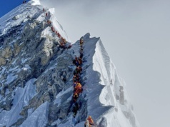 Dramat na Mount Everest. Podano najnowsze informacje o uwięzionych