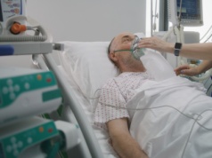 2 tys. przypadków tygodniowo. Choroba powraca po latach i uszkadza mózg