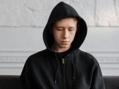 5 rzeczy, o których jedynacy najczęściej mówią na kozetce. Nr 3 otwiera oczy i burzy stereotypy