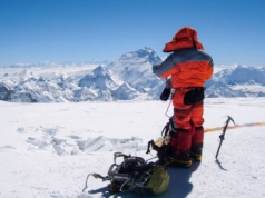 Potężna burza śnieżna na Mount Everest: 1000 osób uwięzionych w górach. Pierwsi turyści uratowani
