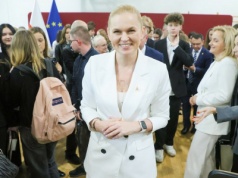 Sondaż: Polacy niezbyt pozytywnie oceniają minister edukacji Barbarę Nowacką