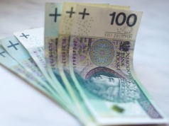 Koniec bankowego koszmaru. Oszczędzanie znów zaczyna mieć sens