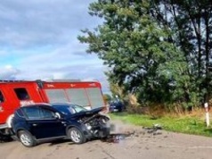 81-latek za kierownicą. Skończyło się poważną stłuczką na skrzyżowaniu