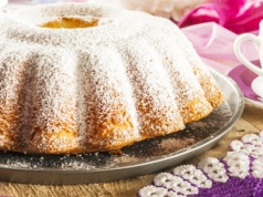 Babka z sezonowym owocem, którego prawie nie używamy do ciast. Hiszpański przepis robi furorę