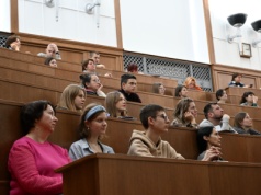 Kto wybrał takie studia, będzie zarabiać grosze. Najgorsze kierunki