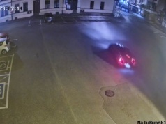 19-latka rozbiła bmw o budynek. Winę zrzuciła na... kota