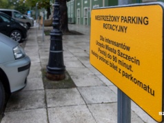 Parking rotacyjny przy UM działa. Mieszkańcy: trzeba mieć szczęście by znaleźć miejsce