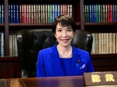 Trumpistka, jastrzębica, antyfeministka. Pierwsza premierka w historii Japonii to nie kwiatek wiśni