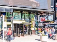 Nowy trend w USA. Restauracje obniżają ceny i zmniejszają porcje, klientów przybywa