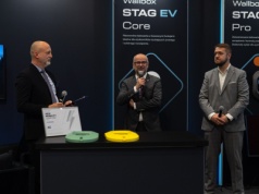 AC S.A. i ACTION S.A. łączą siły w elektromobilności – premierowe wdrożenie ładowarek STAGEV w hubie technologicznym pod Warszawą
