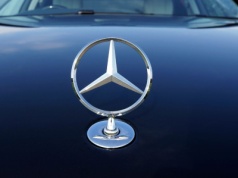 Mercedes zmienia paliwo na wiatr. Niemiecki kolos uruchamia nowy biznes